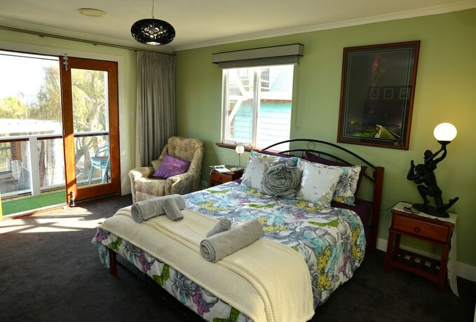 Imagen general del Hotel Kinsella's Water Views. Foto 1