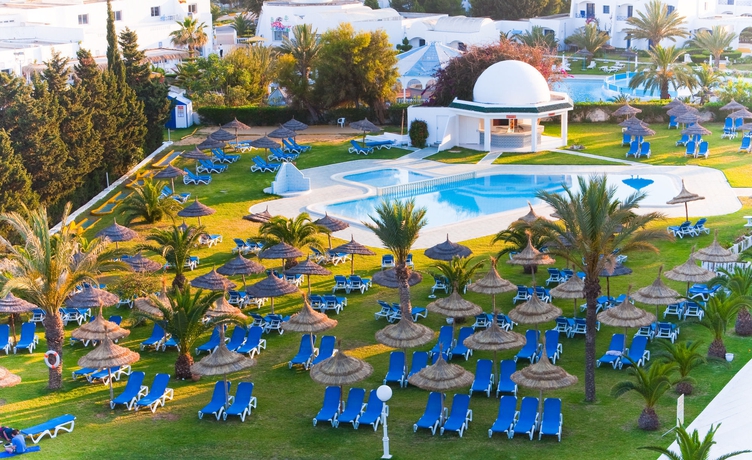 Imagen de la piscina del Hotel Kinza. Foto 16