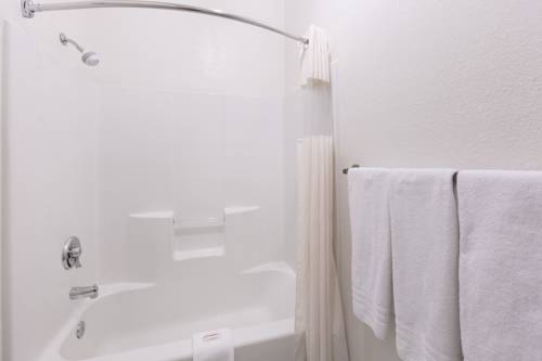 Imagen de la habitación del Hotel Kiota Inn. Foto 4