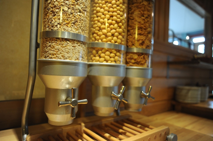 Imagen del bar/restaurante del Hotel Kiotel Lyon Bron Eurexpo. Foto 3