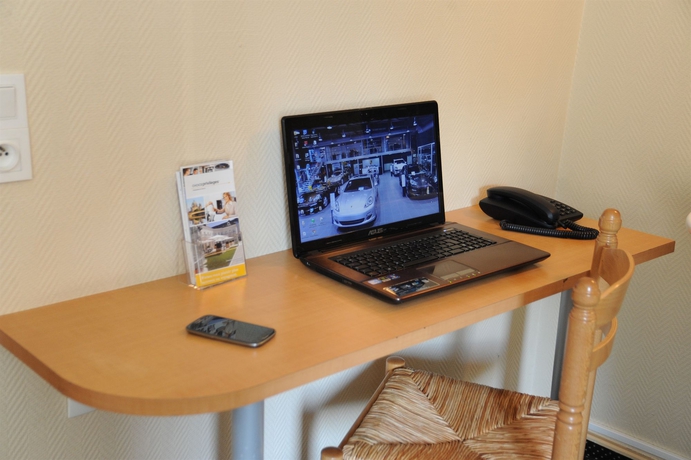 Imagen de la habitación del Hotel Kiotel Lyon Bron Eurexpo. Foto 12