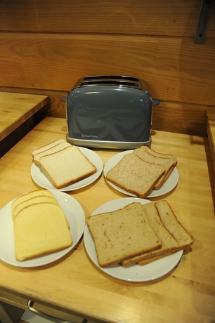 Imagen del bar/restaurante del Hotel Kiotel Lyon Bron Eurexpo. Foto 5