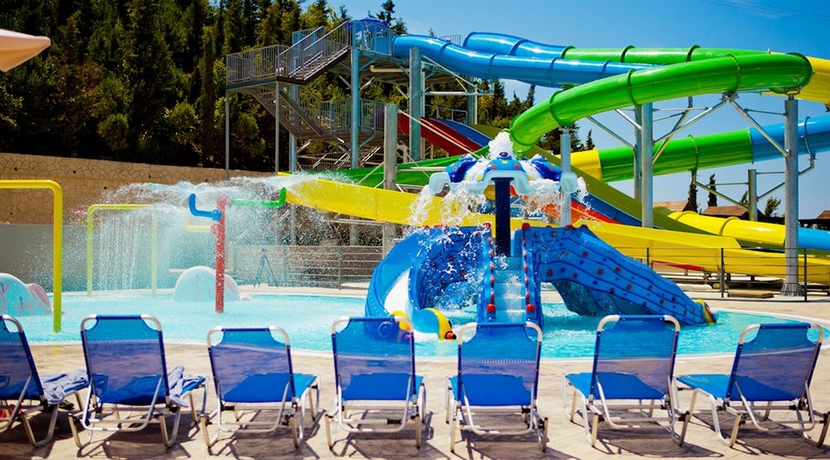 Imagen de la piscina del Hotel Kipriotis Aqualand by Anayia. Foto 7