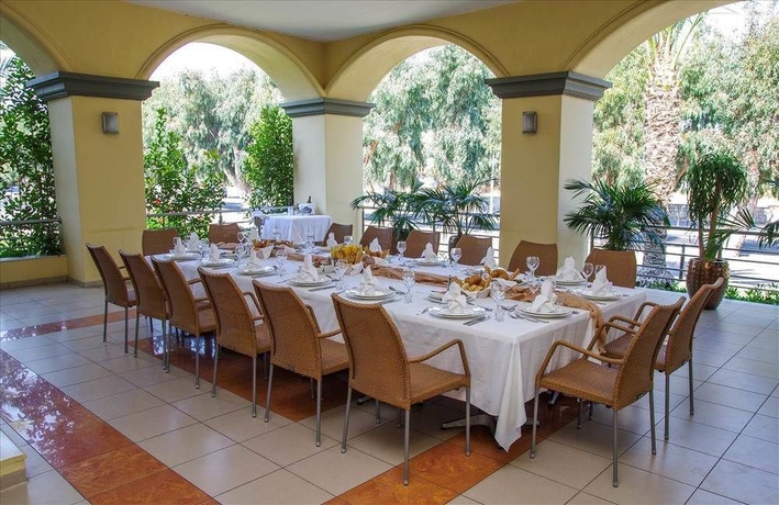 Imagen del bar/restaurante del Hotel Kipriotis Maris Suites - All Inclusive. Foto 3