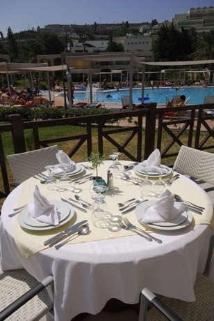Imagen del bar/restaurante del Hotel Kipriotis Maris Suites - by Anayia All Inclusive. Foto 2
