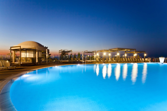 Imagen de la piscina del Hotel Kipriotis Panorama and Suites by Anayia. Foto 13