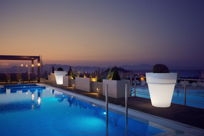 Imagen de la piscina del Hotel Kipriotis Panorama and Suites by Anayia. Foto 14