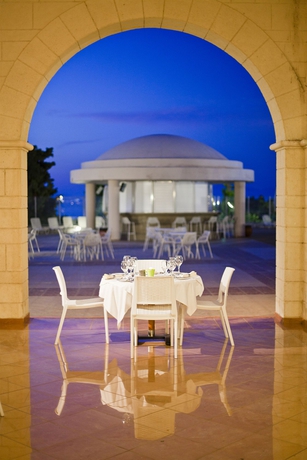 Imagen del bar/restaurante del Hotel Kipriotis Panorama and Suites by Anayia. Foto 3