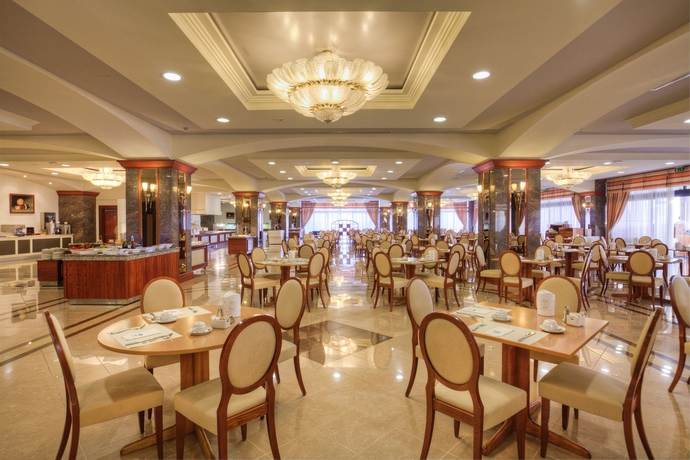 Imagen del bar/restaurante del Hotel Kipriotis Panorama and Suites by Anayia. Foto 5