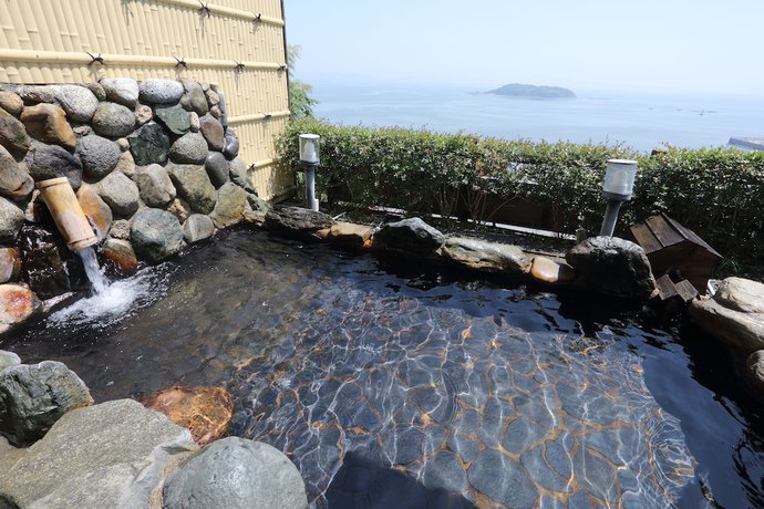 Imagen de la piscina del Hotel Kirakankou. Foto 19