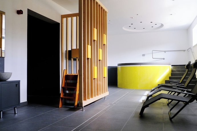 Imagen de la piscina del Hotel Kiraly Park. Foto 16