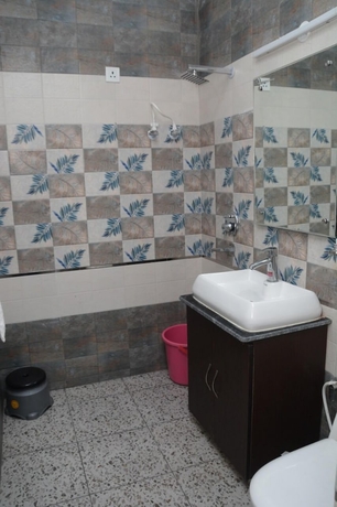 Imagen de la habitación del Hotel Kiran. Foto 13