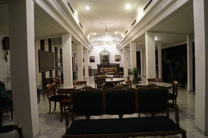 Imagen del bar/restaurante del Hotel Kirana. Foto 7