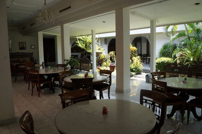 Imagen del bar/restaurante del Hotel Kirana. Foto 9