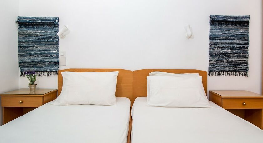 Imagen de la habitación del Hotel Kiras Studios. Foto 17