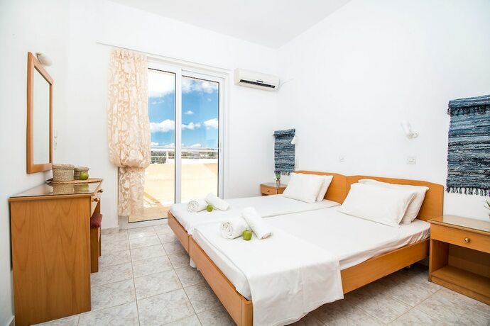 Imagen de la habitación del Hotel Kiras Studios. Foto 19