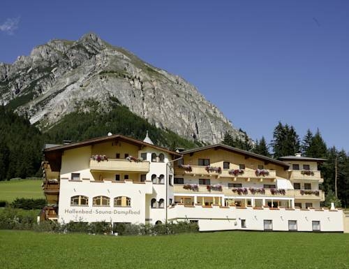 Imagen de los exteriores del Hotel Kirchdach. Foto 6