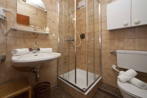 Imagen de la habitación del Hotel Kirchenwirt, Velden am W&ouml;rthersee. Foto 9