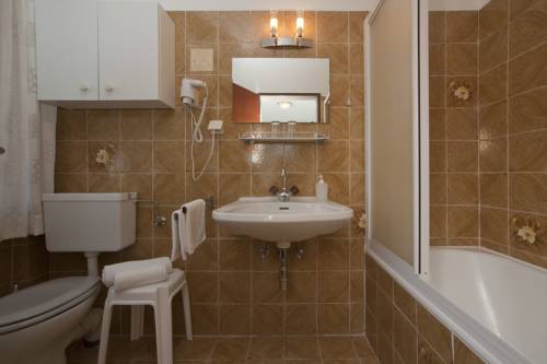 Imagen de la habitación del Hotel Kirchenwirt, Velden am W&ouml;rthersee. Foto 10