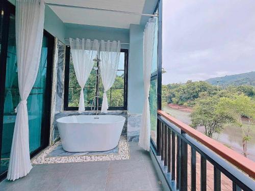 Imagen general del Hotel Kiree River โรงแรมคิรีริเวอร์. Foto 2