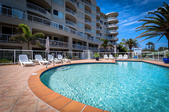 Imagen de la piscina del Hotel Kirra Beach Apartments. Foto 16
