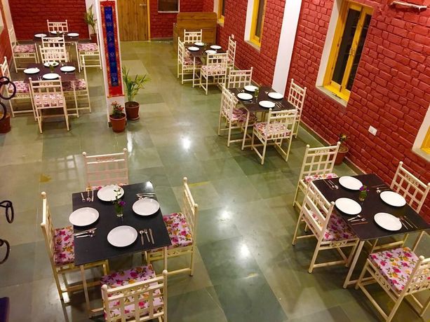 Imagen del bar/restaurante del Hotel Kirti Palace. Foto 2