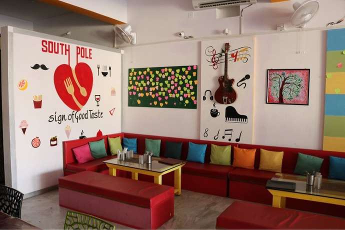 Imagen del bar/restaurante del Hotel Kirti Plaza, Chittorgarh. Foto 2