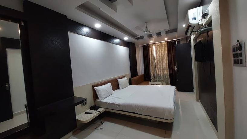 Imagen de la habitación del Hotel Kishan Palace Bhopal. Foto 10