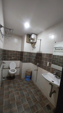 Imagen de la habitación del Hotel Kishan Palace Bhopal. Foto 11