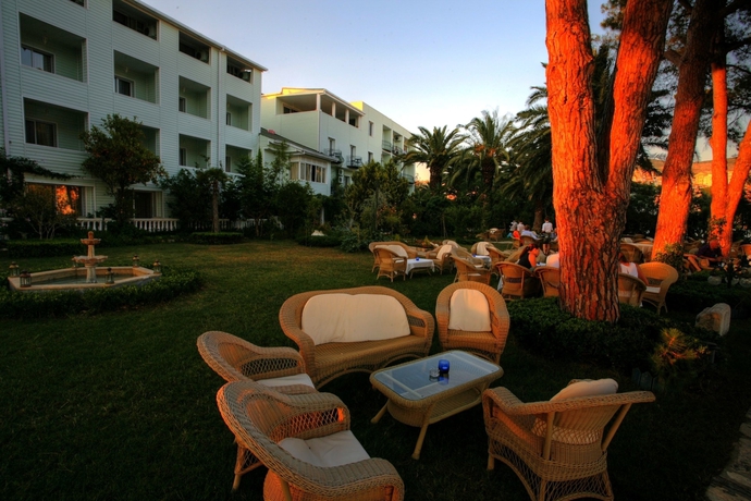 Imagen de los exteriores del Hotel Kismet. Foto 14