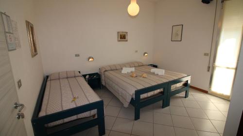 Imagen de la habitación del Hotel Kiss. Foto 7