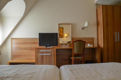 Imagen de la habitación del Hotel Kiss, Tatabanya. Foto 9