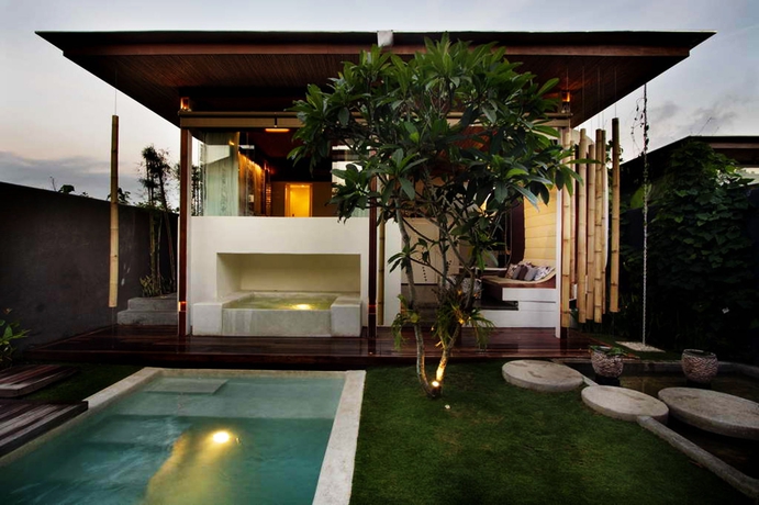 Imagen de la piscina del Hotel Kiss Villas Bali. Foto 14