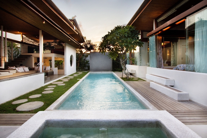 Imagen de la piscina del Hotel Kiss Villas Bali. Foto 15