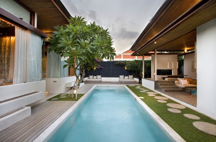 Imagen de la piscina del Hotel Kiss Villas Bali. Foto 16