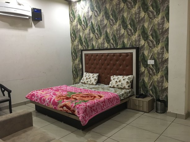 Imagen de la habitación del Hotel Kissan Kurukshetra. Foto 16