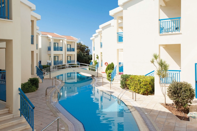 Imagen de la piscina del Hotel Kissos. Foto 12