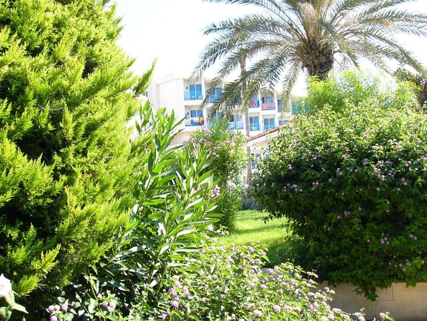 Imagen de los exteriores del Hotel Kissos. Foto 5