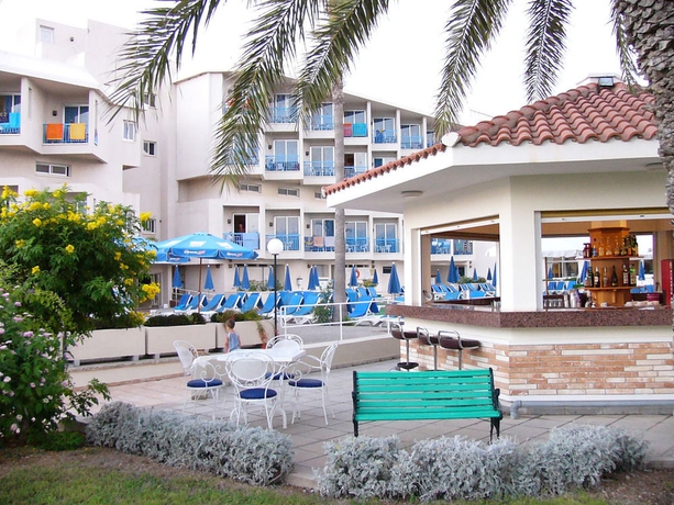 Imagen de los exteriores del Hotel Kissos. Foto 8