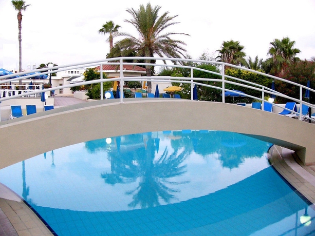 Imagen de la piscina del Hotel Kissos. Foto 13