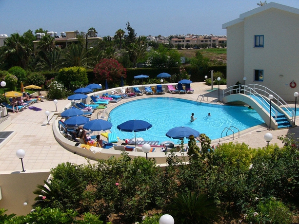 Imagen de la piscina del Hotel Kissos. Foto 15