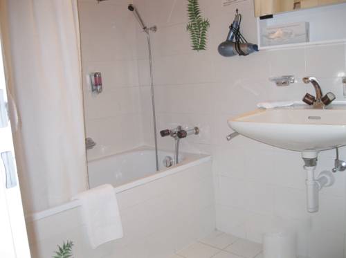 Imagen de la habitación del Hotel Kistenpass, Andiast. Foto 8