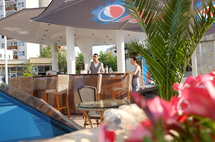 Imagen de la piscina del Hotel Kiten Beach. Foto 18