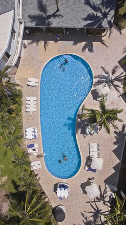 Imagen de la piscina del Hotel Kitewind Apartahotel Cabarete. Foto 15