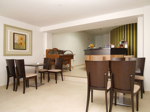 Imagen de los interiores del Hotel Kitro Beach Hοtel. Foto 11