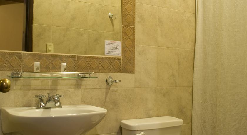 Imagen de la habitación del Hotel Kitu. Foto 5