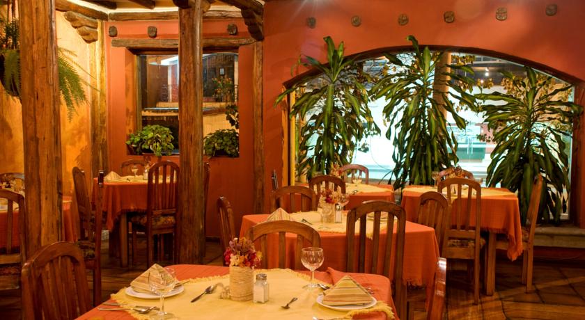 Imagen del bar/restaurante del Hotel Kitu. Foto 3