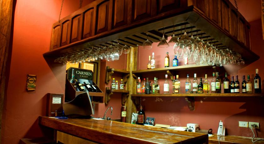 Imagen del bar/restaurante del Hotel Kitu. Foto 4