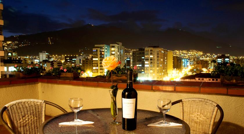 Imagen de los exteriores del Hotel Kitu. Foto 10