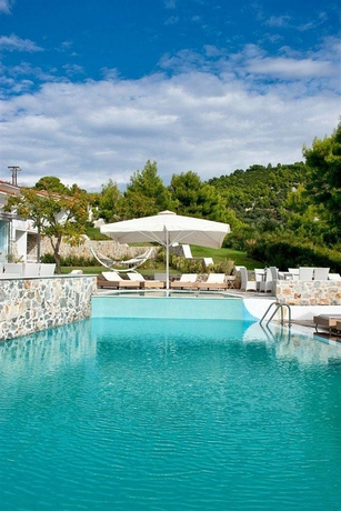 Imagen de la piscina del Hotel Kivo Art and Gourmet. Foto 12